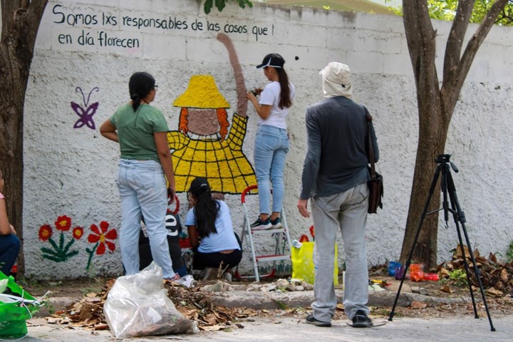 Colorean secundaria de Corales con el   programa “Barrio en Marcha” de la Unicaribe