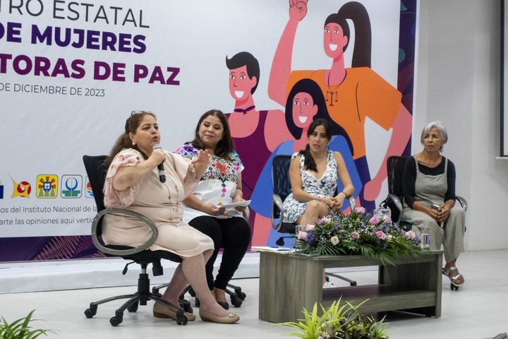 Llaman en la Universidad del Caribe a fomentar la autonomía económica de las mujeres