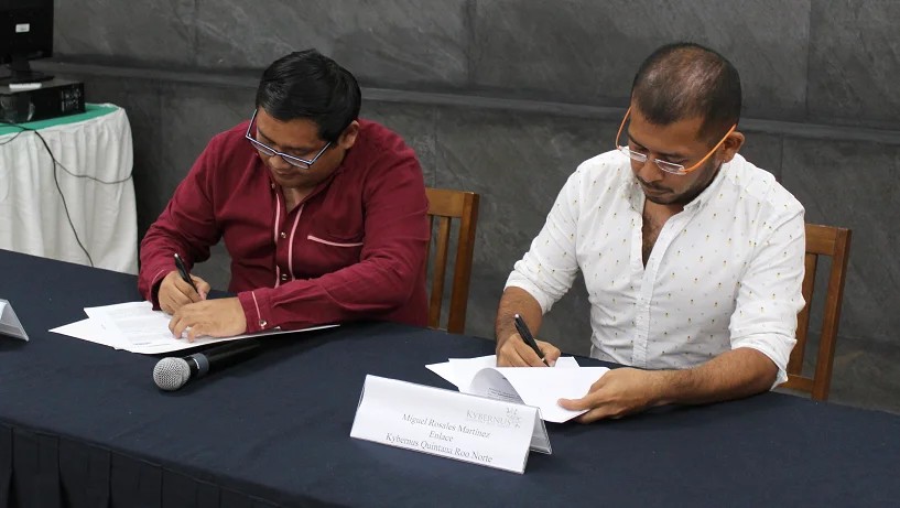 Firman convenio entre kybernus y  asociación de egresados de la unicaribe