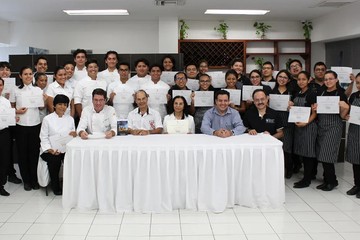 Reconoce la Embajada de Hungría  a la Universidad del Caribe