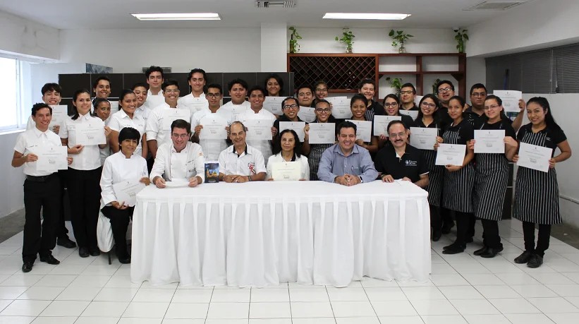 Reconoce la embajada de hungría  a la universidad del caribe