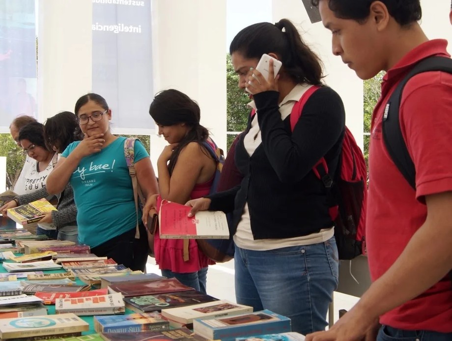 Compra, vende, intercambia o dona libros en la unicaribe