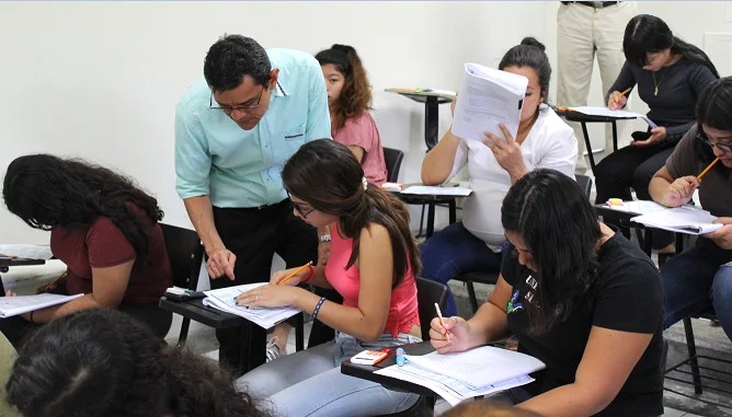 Más de mil 200 estudiantes presentan examen de ingreso a la universidad del caribe