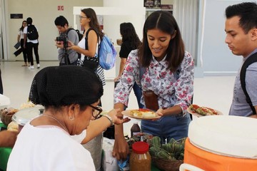 Celebran en la Unicaribe el 8º Aniversario del Tianguis del Mayab