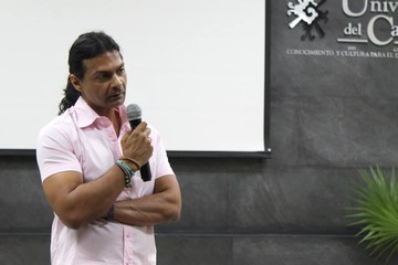 Lanza escritor Reza Emilio Juma  “Mil besos” en la Universidad del Caribe