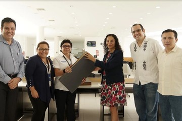 Recibe Unicaribe acervo de Novedades Quintana Roo