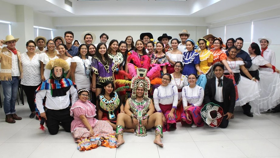 Demuestran estudiantes de turismo y gastronomía su talento en jornada de proyectos académicos