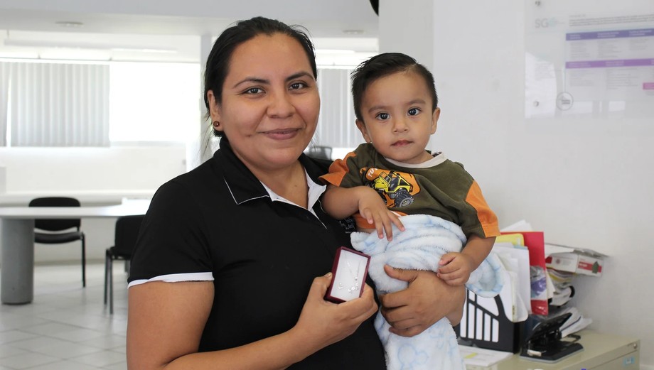La universidad del caribe reconoce  y apoya a las madres trabajadoras