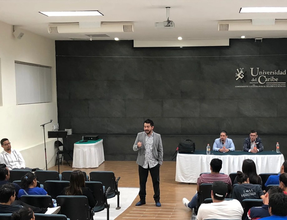 Informan a estudiantes sobre la nueva economía