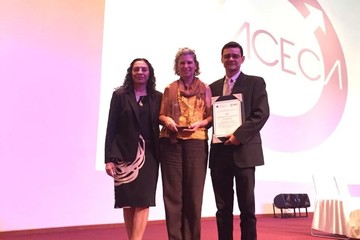 Innovación Empresarial recibe acreditación de CACECA