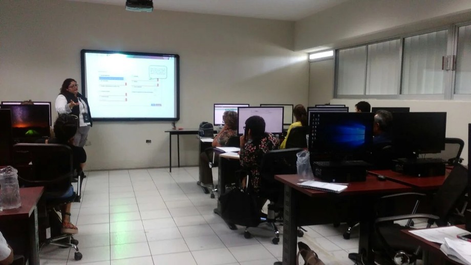 Imparte el sat curso sobre declaración anual de personas físicas, en la unicaribe