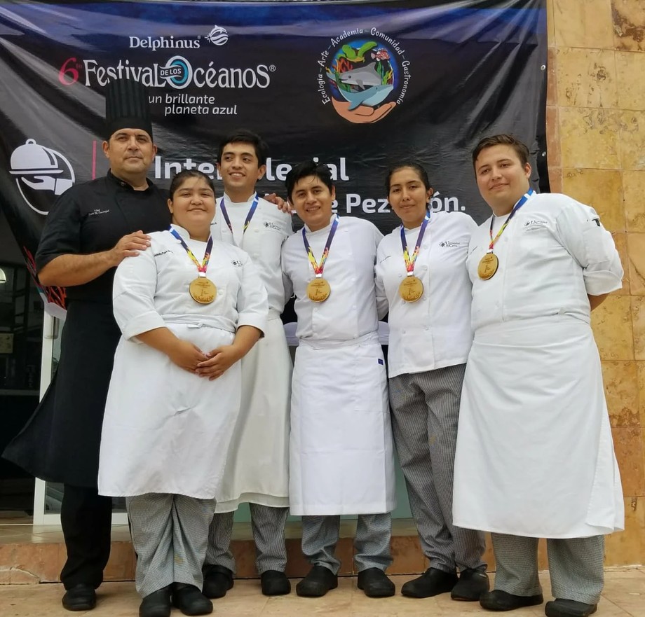 Universidad del caribe gana primer lugar en intercolegial gastronómico de pez león.