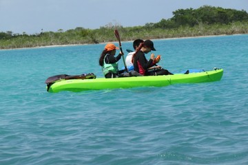 Estudiantes de Ingeniería Ambiental de Unicaribe realizan monitoreos geohidrológicos en Bacalar