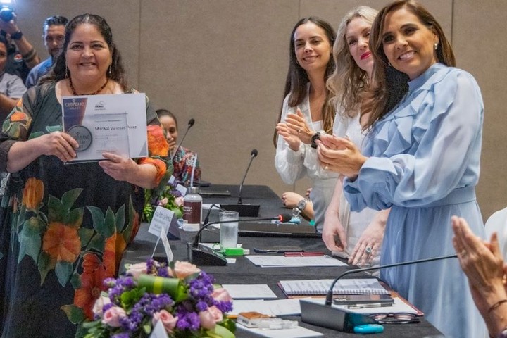Otorgan a Rectora de Unicaribe premio a la Ciudadana del Año