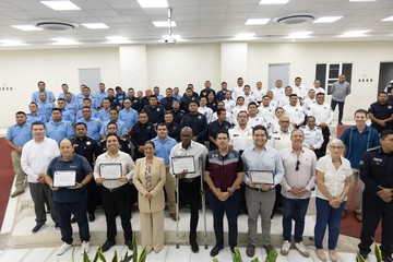 La Universidad del Caribe brinda herramientas a la Policía Turística para mejorar su desempeño